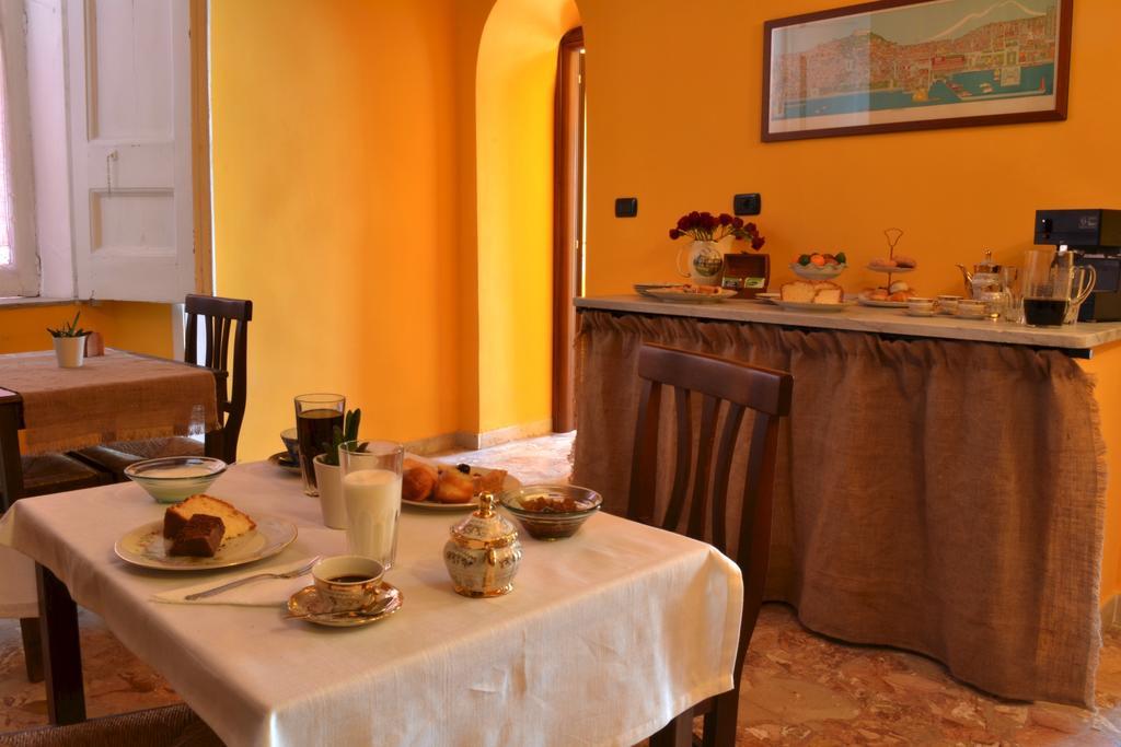 Bed and Breakfast A Casa Di Mamma Nápoles Exterior foto